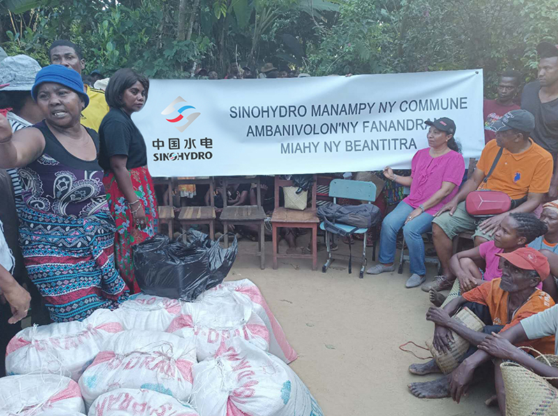 大米分發(fā)現(xiàn)場(chǎng) (3).jpg